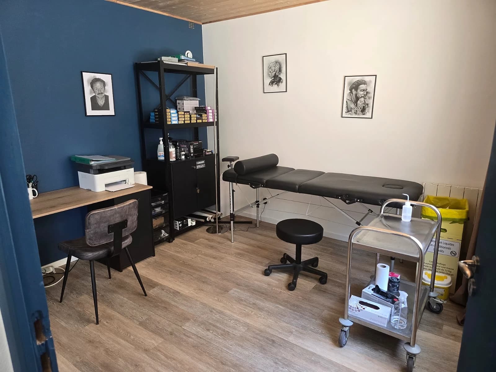 Salle de tatouage propre et stérilisée du studio ProSkin-R près de Cahors : table, matériel à usage unique, hygiène